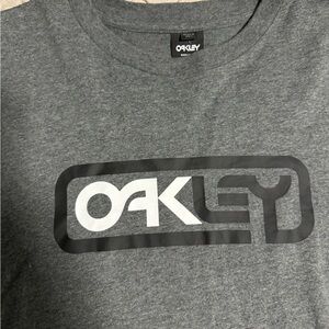 Men’s never worn without tags. Oakley tshirt